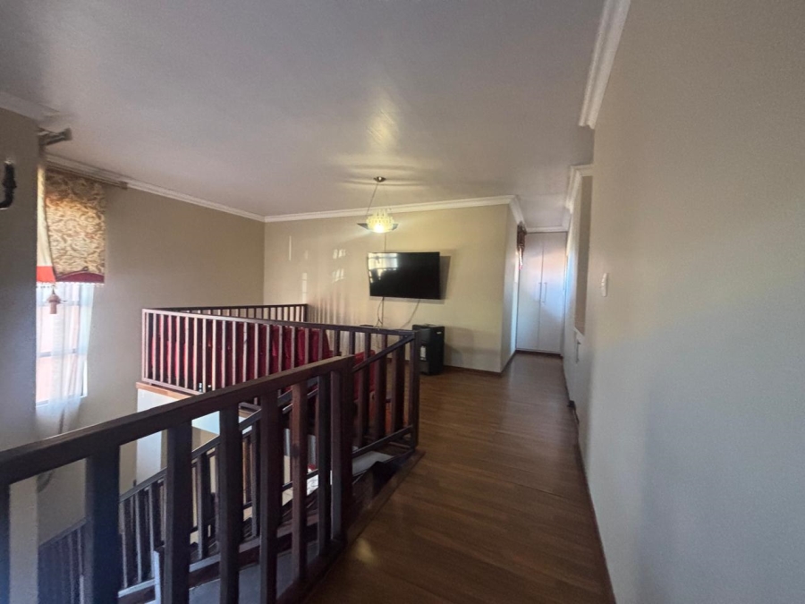 4 Bedroom Property for Sale in Langenhovenpark Free State